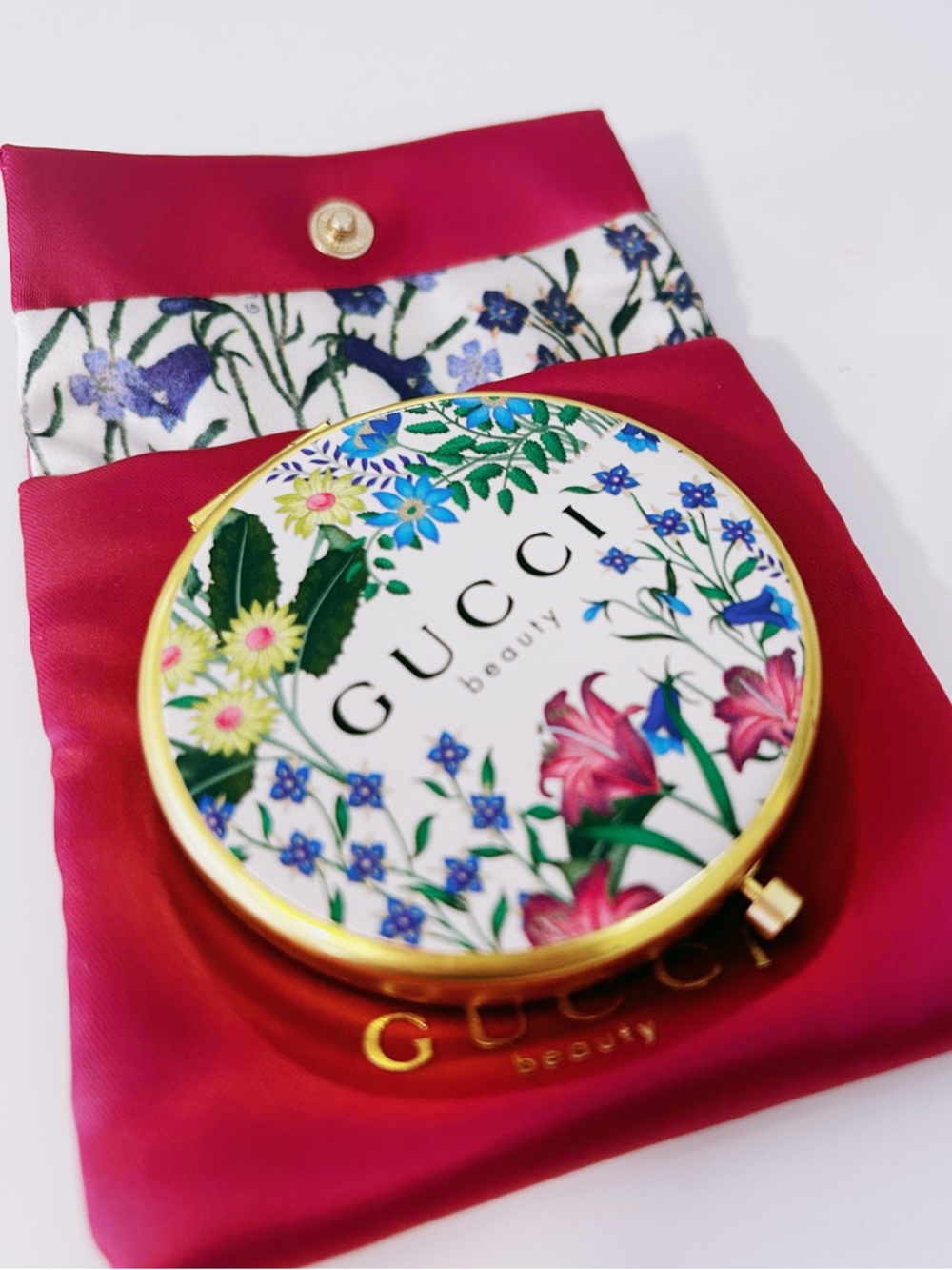 Gucci Beauty Floral Compact with Fuchsia Pouch - Picture 4 of 5
